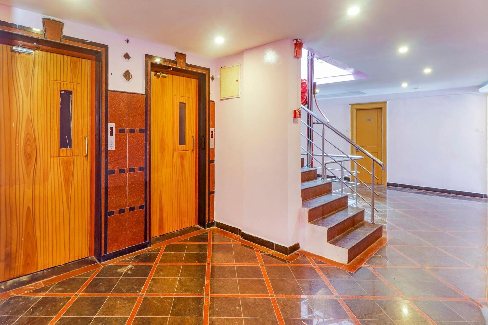 Super Collection O 77115 Vaishnavi Palace Hyderabad Exterior foto